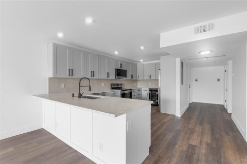 Condo in Pompano Beach, Florida, 3 bedrooms № 2180777 - photo 6
