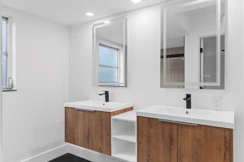 Condo in Pompano Beach, Florida, 3 bedrooms № 2180777 - photo 8