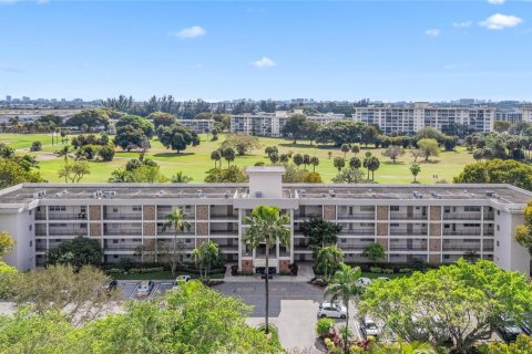 Condo in Pompano Beach, Florida, 3 bedrooms № 2180777 - photo 26