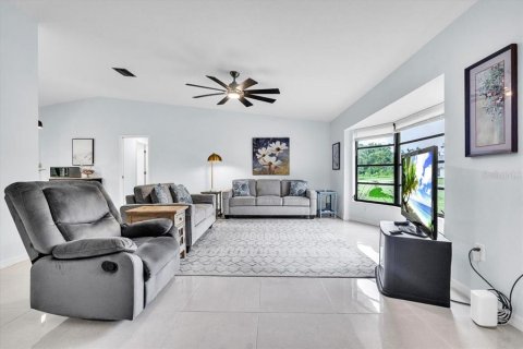 Villa ou maison à vendre à Port Charlotte, Floride: 2 chambres, 138.98 m2 № 2413640 - photo 6