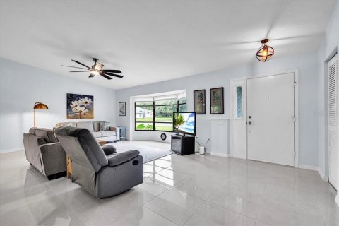 Villa ou maison à vendre à Port Charlotte, Floride: 2 chambres, 138.98 m2 № 2413640 - photo 5