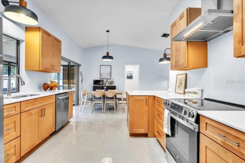 Villa ou maison à vendre à Port Charlotte, Floride: 2 chambres, 138.98 m2 № 2413640 - photo 10