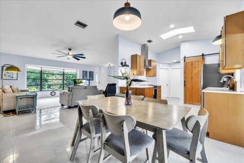 Villa ou maison à vendre à Port Charlotte, Floride: 2 chambres, 138.98 m2 № 2413640 - photo 20