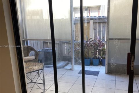 Townhouse in Hialeah, Florida 2 bedrooms, 82.03 sq.m. № 1693112 - photo 7