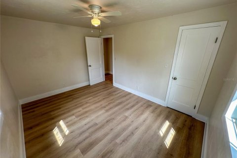 House in Saint Petersburg, Florida 3 bedrooms, 89.19 sq.m. № 2108421 - photo 5