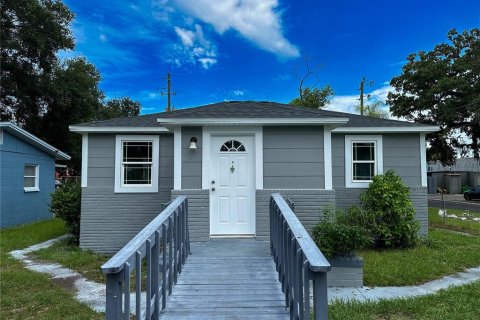 House in Saint Petersburg, Florida 3 bedrooms, 89.19 sq.m. № 2108421