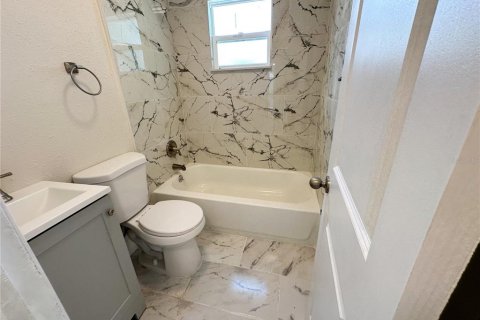 House in Saint Petersburg, Florida 3 bedrooms, 89.19 sq.m. № 2108421 - photo 6