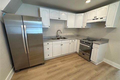 House in Saint Petersburg, Florida 3 bedrooms, 89.19 sq.m. № 2108421 - photo 7