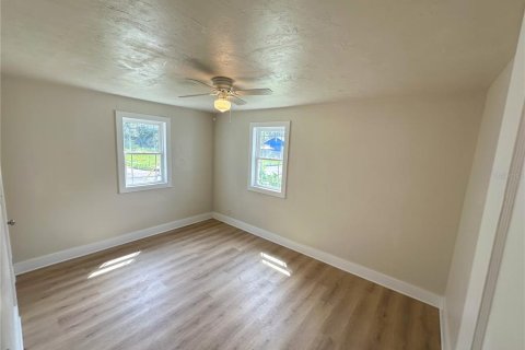 House in Saint Petersburg, Florida 3 bedrooms, 89.19 sq.m. № 2108421 - photo 4