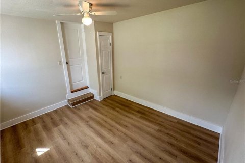 House in Saint Petersburg, Florida 3 bedrooms, 89.19 sq.m. № 2108421 - photo 8