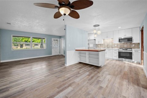 House in South Daytona, Florida 4 bedrooms, 171.5 sq.m. № 1777889 - photo 13