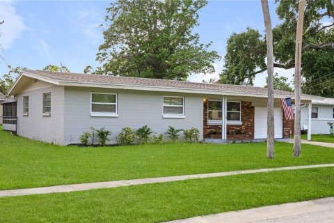 House in South Daytona, Florida 4 bedrooms, 171.5 sq.m. № 1777889 - photo 2