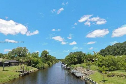 Terreno en venta en Port Charlotte, Florida № 1860616 - foto 6