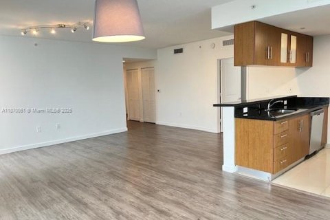 Apartamento en alquiler en Miami, Florida, 3 dormitorios, 122.63 m2 № 1924132 - foto 7