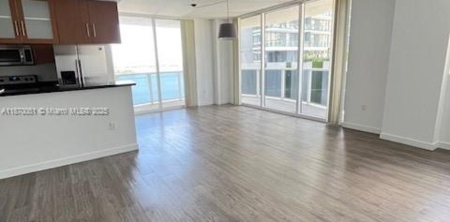 Apartamento en Miami, Florida 3 dormitorios, 122.63 m2 № 1924132