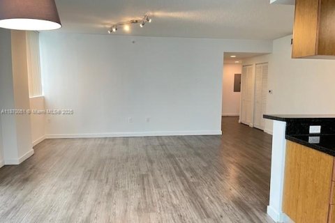 Apartamento en alquiler en Miami, Florida, 3 dormitorios, 122.63 m2 № 1924132 - foto 19