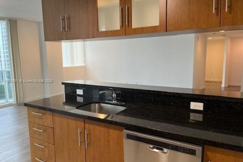 Apartamento en alquiler en Miami, Florida, 3 dormitorios, 122.63 m2 № 1924132 - foto 13