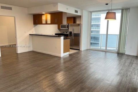 Apartamento en alquiler en Miami, Florida, 3 dormitorios, 122.63 m2 № 1924132 - foto 8