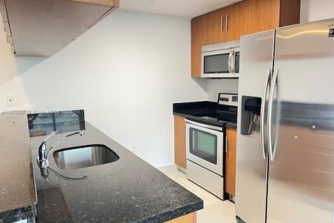 Apartamento en alquiler en Miami, Florida, 3 dormitorios, 122.63 m2 № 1924132 - foto 12