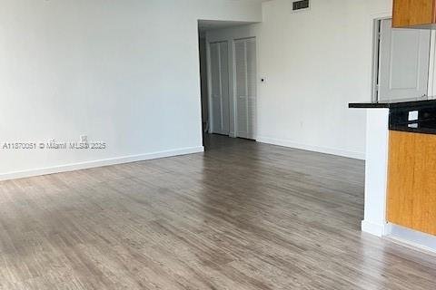 Apartamento en alquiler en Miami, Florida, 3 dormitorios, 122.63 m2 № 1924132 - foto 5