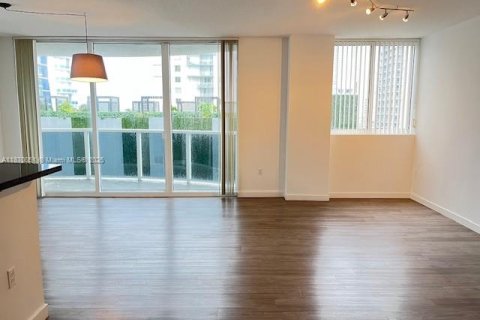 Apartamento en alquiler en Miami, Florida, 3 dormitorios, 122.63 m2 № 1924132 - foto 9