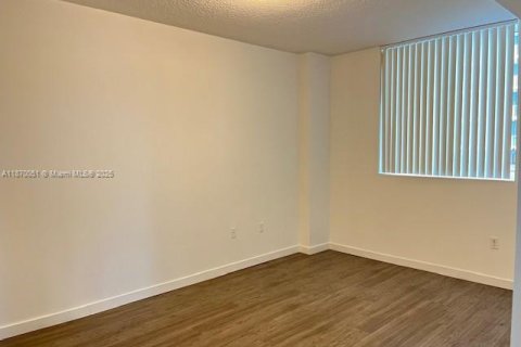 Apartamento en alquiler en Miami, Florida, 3 dormitorios, 122.63 m2 № 1924132 - foto 28