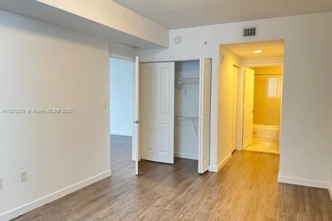 Apartamento en alquiler en Miami, Florida, 3 dormitorios, 122.63 m2 № 1924132 - foto 30