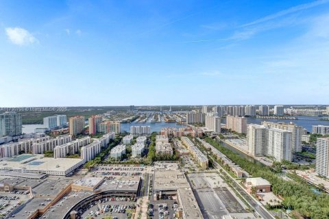 Condominio en venta en Sunny Isles Beach, Florida, 3 dormitorios, 179.58 m2 № 1480591 - foto 15