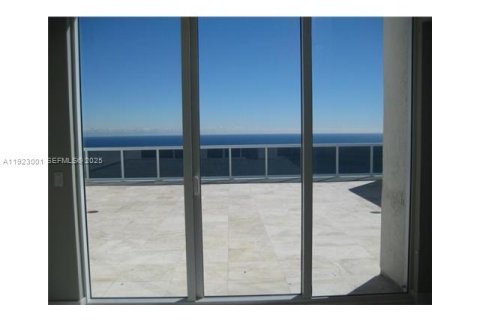 Copropriété à louer à Hallandale Beach, Floride: 3 chambres, 238.76 m2 № 1976771 - photo 13