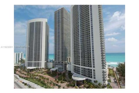 Copropriété à louer à Hallandale Beach, Floride: 3 chambres, 238.76 m2 № 1976771 - photo 19