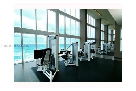 Copropriété à louer à Hallandale Beach, Floride: 3 chambres, 238.76 m2 № 1976771 - photo 17