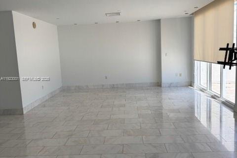 Copropriété à louer à Hallandale Beach, Floride: 3 chambres, 238.76 m2 № 1976771 - photo 10