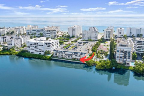 Condominio en alquiler en South Palm Beach, Florida, 2 dormitorios, 102.01 m2 № 887972 - foto 1