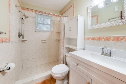 Купить виллу или дом в Вирджиния-Гарденс, Флорида 4 спальни, 177.07м2, № 2043681 - фото 15