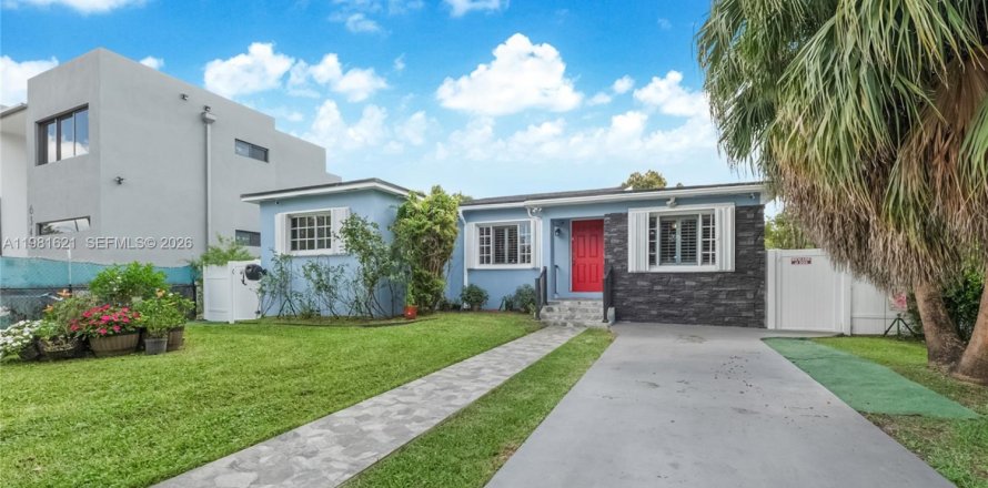 Дом в Вирджиния-Гарденс, Флорида 4 спальни, 177.07м2 № 2043681