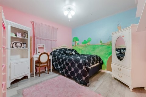 Купить виллу или дом в Вирджиния-Гарденс, Флорида 4 спальни, 177.07м2, № 2043681 - фото 14