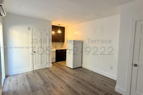 Apartment in Miami, Florida 46.45 sq.m. № 2011223 - photo 2