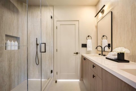 Купить виллу или дом в Майами, Флорида 3 спальни, 249.81м2, № 2049761 - фото 24