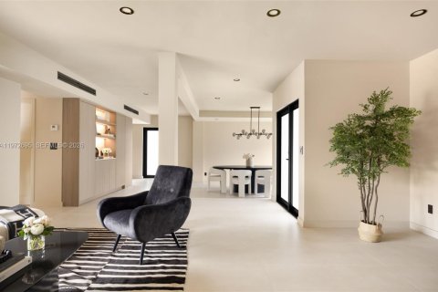 Купить виллу или дом в Майами, Флорида 3 спальни, 249.81м2, № 2049761 - фото 2