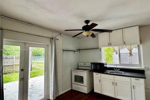 Снять в аренду виллу или дом в Форт-Лодердейл, Флорида 1 спальня, 175.96м2, № 1991943 - фото 11