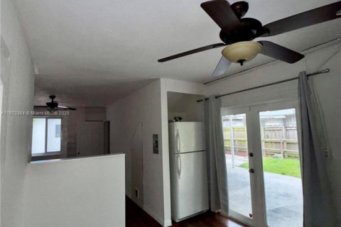 Снять в аренду виллу или дом в Форт-Лодердейл, Флорида 1 спальня, 175.96м2, № 1991943 - фото 3