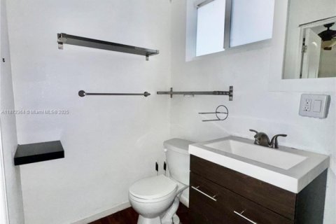 Снять в аренду виллу или дом в Форт-Лодердейл, Флорида 1 спальня, 175.96м2, № 1991943 - фото 8