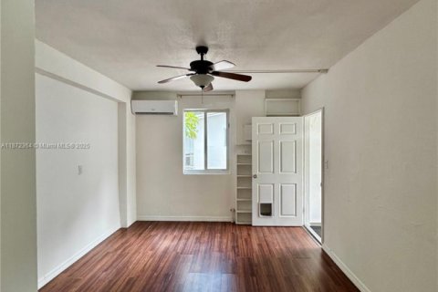 Снять в аренду виллу или дом в Форт-Лодердейл, Флорида 1 спальня, 175.96м2, № 1991943 - фото 10