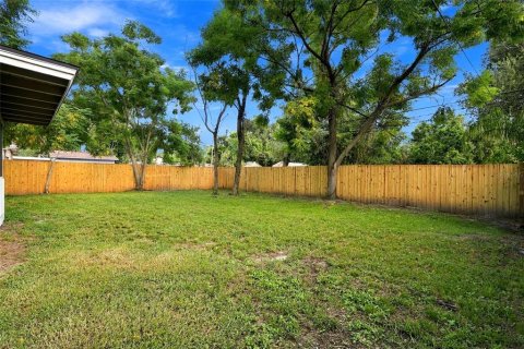 House in Saint Petersburg, Florida 3 bedrooms, 150.5 sq.m. № 2388554 - photo 28