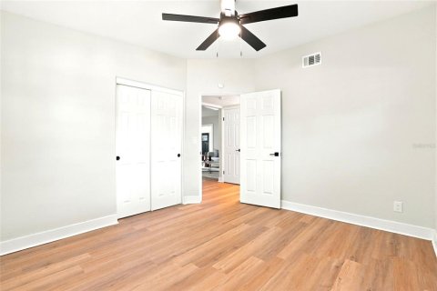 House in Saint Petersburg, Florida 3 bedrooms, 150.5 sq.m. № 2388554 - photo 14