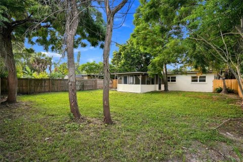 House in Saint Petersburg, Florida 3 bedrooms, 150.5 sq.m. № 2388554 - photo 26