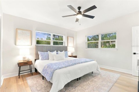 House in Saint Petersburg, Florida 3 bedrooms, 150.5 sq.m. № 2388554 - photo 9