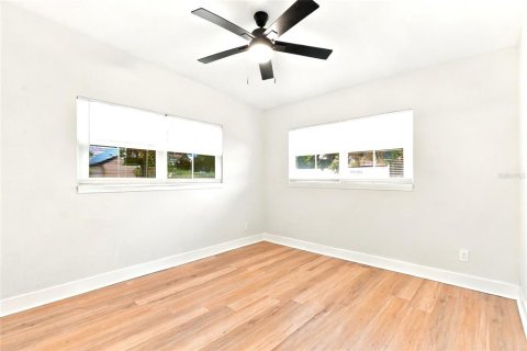 House in Saint Petersburg, Florida 3 bedrooms, 150.5 sq.m. № 2388554 - photo 17