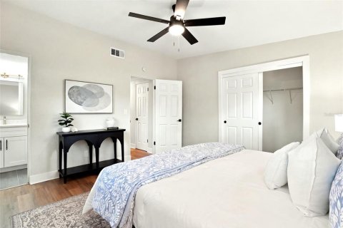 House in Saint Petersburg, Florida 3 bedrooms, 150.5 sq.m. № 2388554 - photo 11