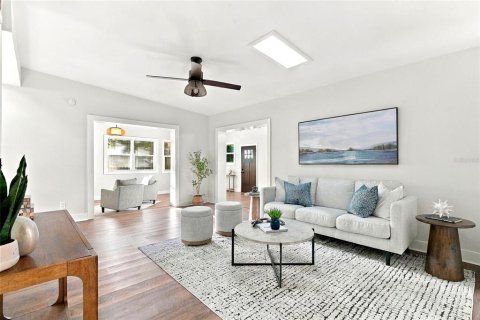 House in Saint Petersburg, Florida 3 bedrooms, 150.5 sq.m. № 2388554 - photo 5